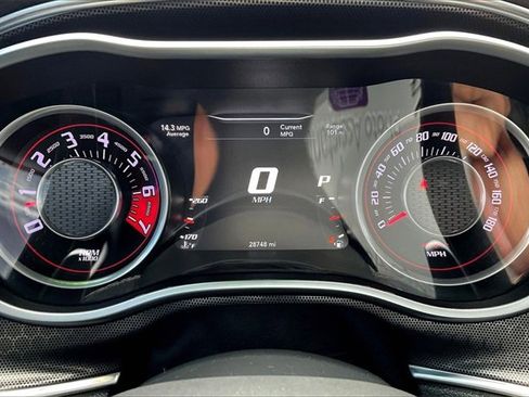 Used 2015 Dodge Challenger SRT image 22