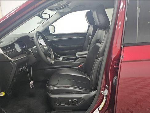 Used 2023 Jeep Grand Cherokee Limited AWD/4WD image 8
