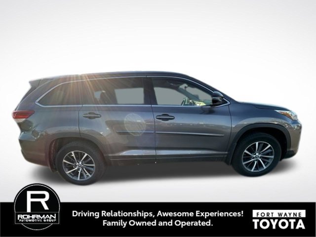Used 2017 Toyota Highlander XLE AWD/4WD image 5