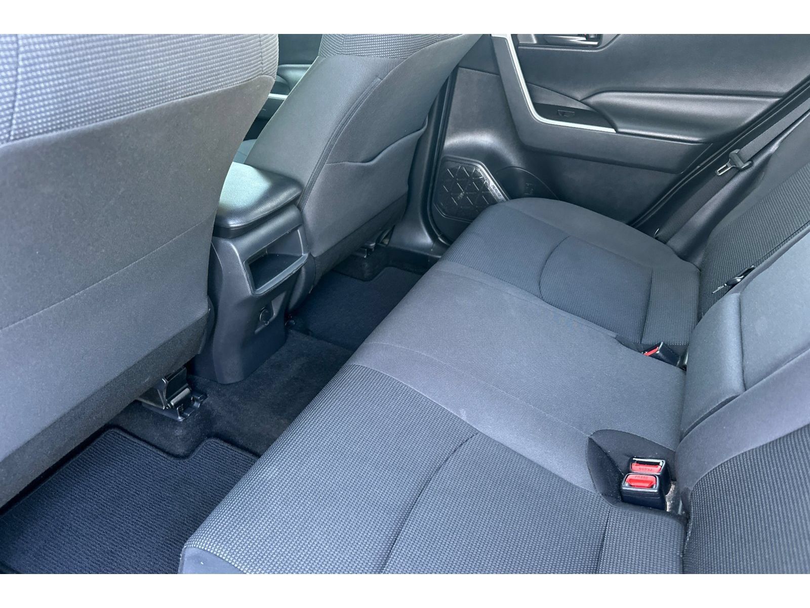 Used 2019 Toyota RAV4 LE w/ Carpet Mat Package FWD image 13