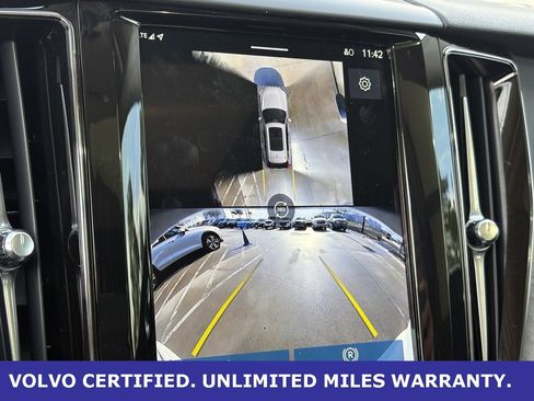Certified 2025 Volvo XC60 B5 Plus image 23