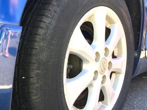 Used 2010 Toyota Camry LE FWD image 5