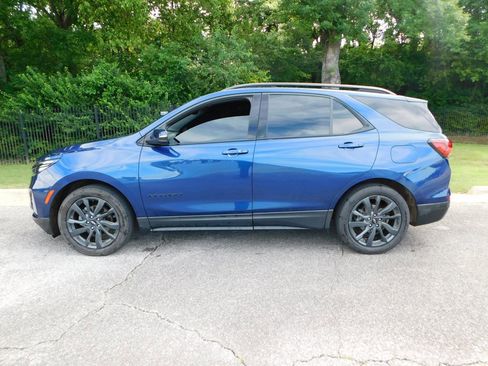 Used 2022 Chevrolet Equinox RS w/ RS Leather Package FWD image 2