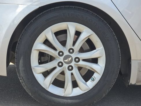 Used 2012 Hyundai Genesis 3.8 RWD image 20