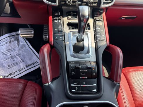 Used 2014 Porsche Cayenne Turbo AWD/4WD image 18