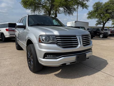 Used 2015 Lincoln Navigator 2WD image 1