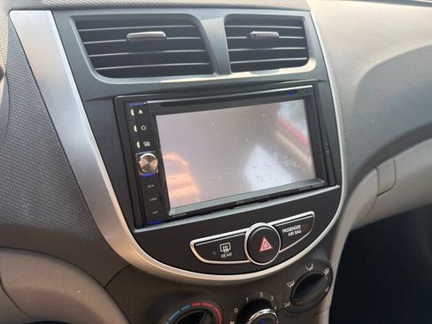 Used 2012 Hyundai Accent GLS FWD image 27