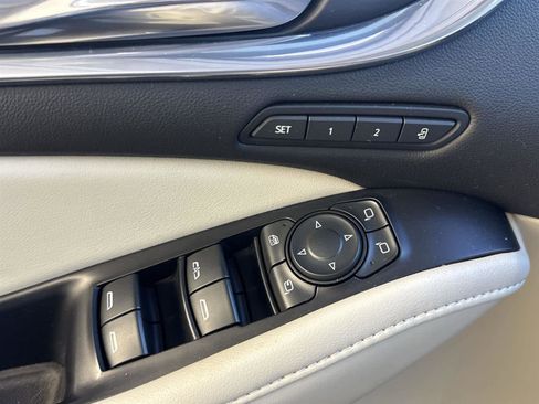 Used 2022 Buick Enclave Avenir w/ Avenir Technology Package image 23