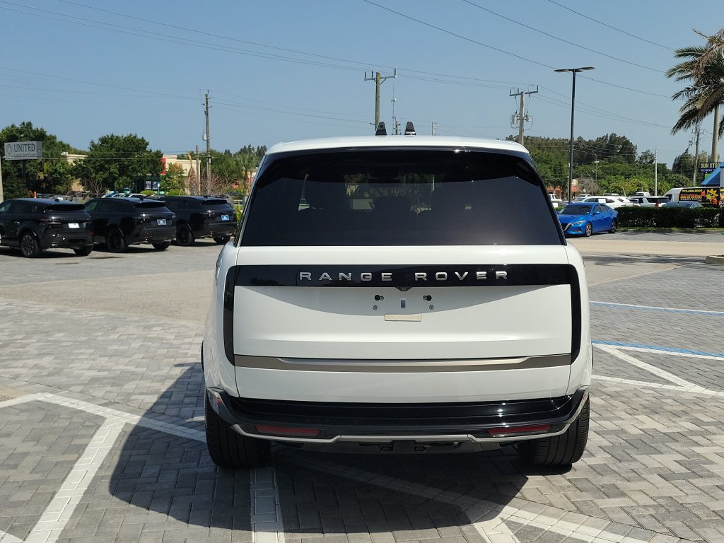 Used 2025 Land Rover Range Rover Long Wheelbase SE AWD/4WD image 4