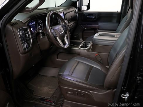 Used 2022 GMC Sierra 2500 Denali w/ Denali Black Diamond Edition image 13