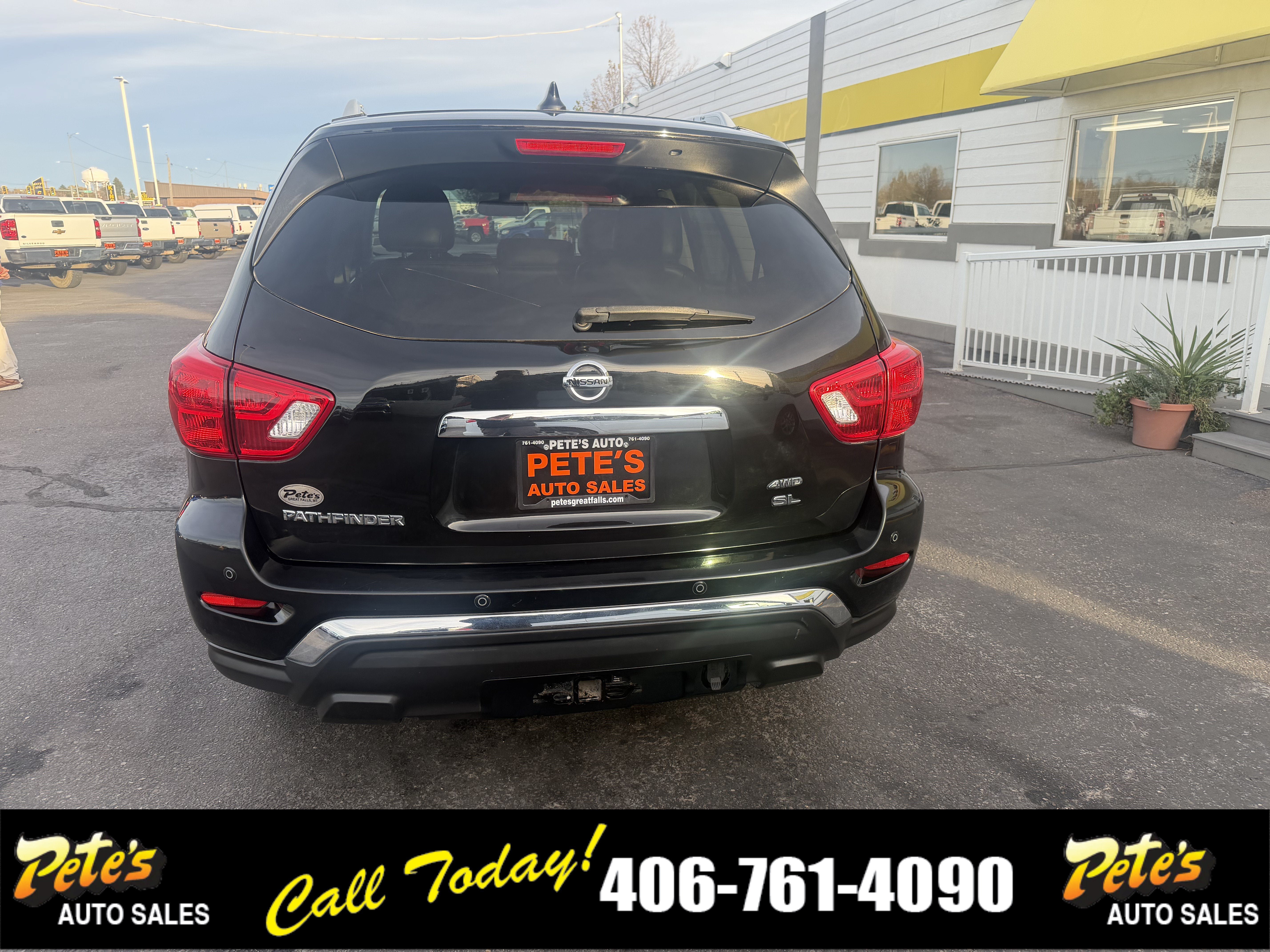 Used 2019 Nissan Pathfinder SL w/ SL Premium Package AWD/4WD image 3