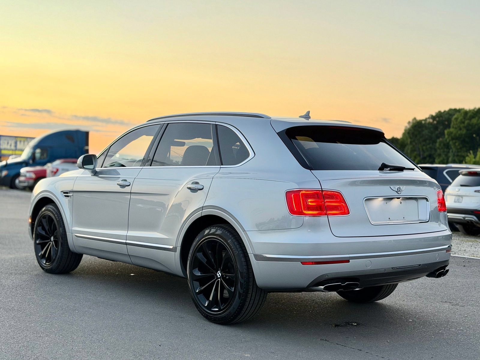 Used 2019 Bentley Bentayga AWD/4WD image 10