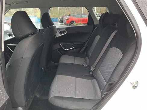 Used 2023 Kia Soul LX image 10