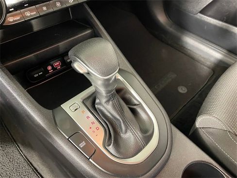 Certified 2019 Kia Forte LXS image 9