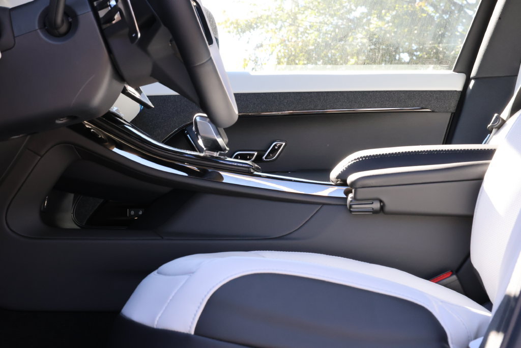 New 2027 Land Rover Range Rover Sport Battersea AWD/4WD image 14