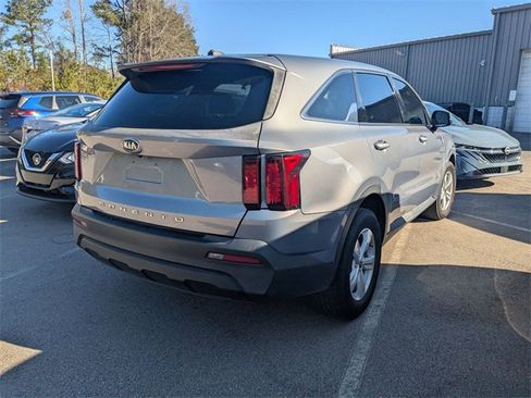 Used 2021 Kia Sorento LX image 2