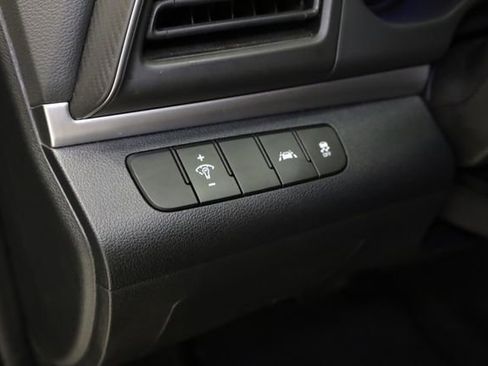 Used 2020 Hyundai Elantra SE w/ Cargo Package (C1) image 12