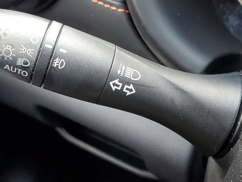 Used 2019 Nissan Kicks SR w/ SR Premium Package FWD image 10
