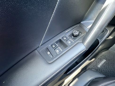 Certified 2022 Volkswagen Tiguan SE w/ Panoramic Sunroof Package image 13