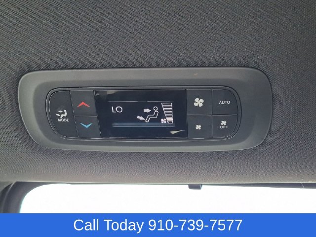 Used 2022 Chrysler Pacifica Touring FWD image 29