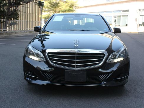 Used 2015 Mercedes-Benz E 350 4MATIC Sedan image 3