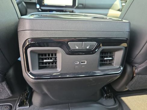 Used 2024 GMC Sierra 1500 AT4 w/ Technology Package AWD/4WD image 13