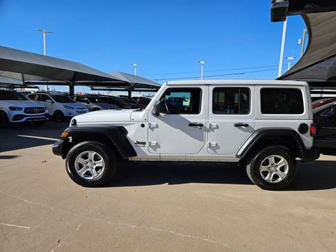 Used 2022 Jeep Wrangler Unlimited Sport S w/ Sun And Sound Package image 8