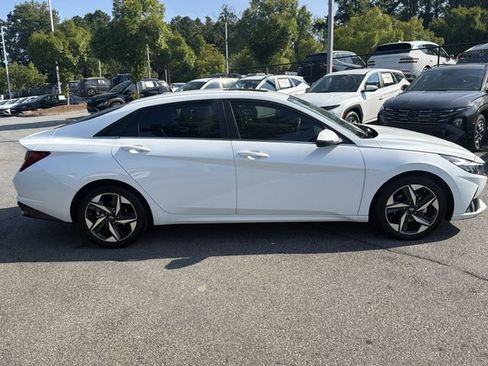 Used 2022 Hyundai Elantra SEL w/ Convenience + Premium Package FWD image 9