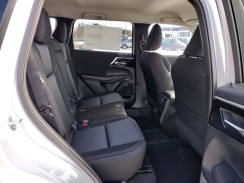 New 2026 Mitsubishi Outlander ES image 9