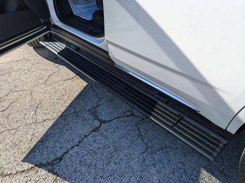 Used 2022 Cadillac Escalade Premium Luxury w/ Performance Package image 7