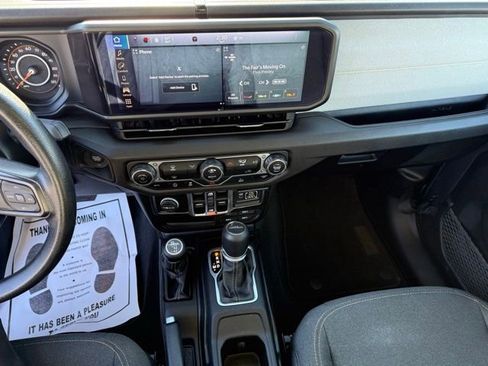 Used 2025 Jeep Gladiator Sport image 20