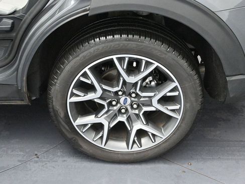 Used 2025 Ford Explorer Platinum w/ Ultimate Package AWD/4WD image 33