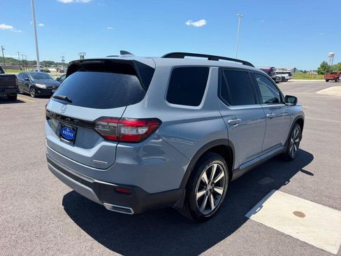 Used 2025 Honda Pilot Touring image 5