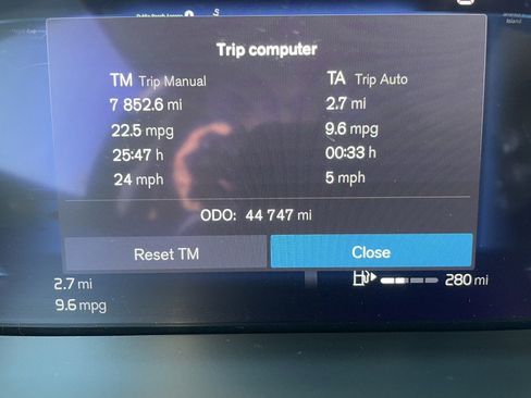 Used 2023 Volvo XC60 B5 Plus w/ Protection Package Premier image 18