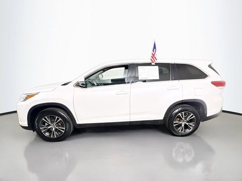 Used 2019 Toyota Highlander LE image 4