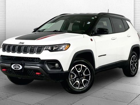 Used 2024 Jeep Compass Trailhawk image 12