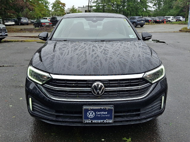 Used 2024 Volkswagen Jetta SEL FWD image 3