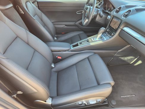 Used 2024 Porsche 718 Boxster image 17