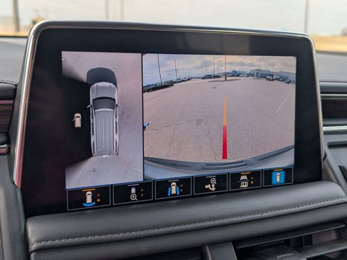 Used 2021 Chevrolet Tahoe LT w/ Luxury Package image 15