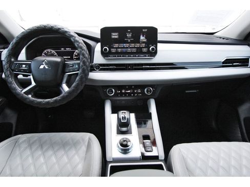 Used 2023 Mitsubishi Outlander FWD image 9