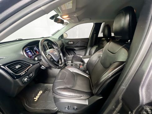 Used 2020 Jeep Cherokee Latitude Plus image 14