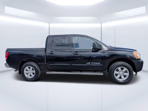 Used 2014 Nissan Titan SV w/ SV Premium Utility Package RWD image 2