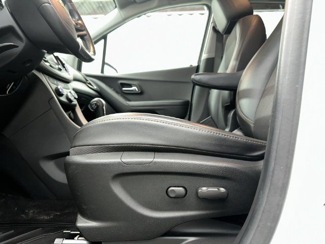 Used 2021 Chevrolet Trax LT w/ Driver Confidence Package AWD/4WD image 18