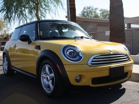 Used 2009 MINI Cooper Hardtop FWD image 2