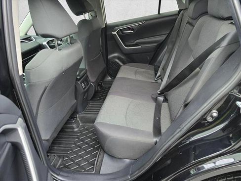 Used 2021 Toyota RAV4 XLE AWD/4WD image 12