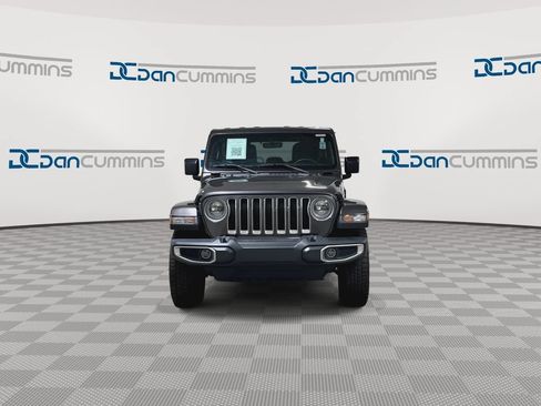 Used 2018 Jeep Wrangler Unlimited Sahara AWD/4WD image 4