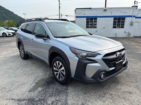 Used 2023 Subaru Outback Premium AWD/4WD image 7