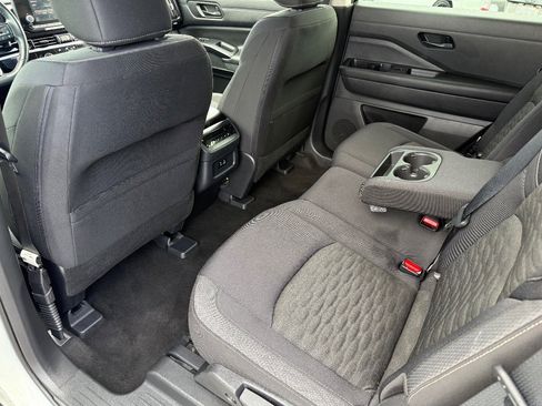 Used 2023 Nissan Pathfinder SV image 19