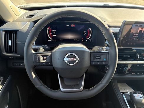 New 2026 Nissan Pathfinder SL w/ SL Premium Package FWD image 15