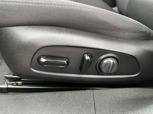 Used 2017 Chevrolet Malibu LT w/ Driver Confidence Package image 16